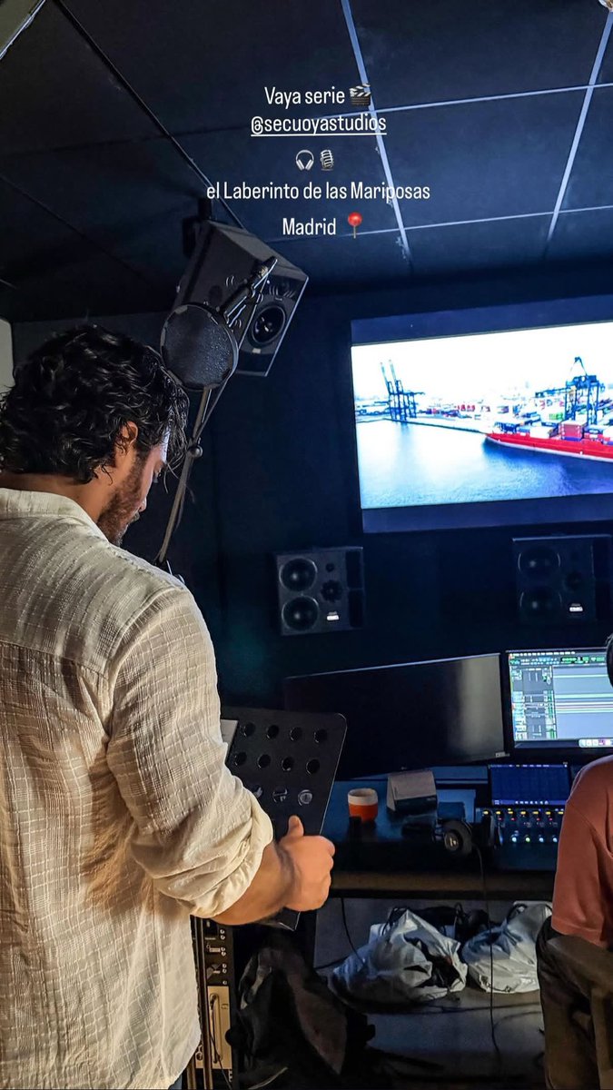 silbigg's tweet photo. SECUOYA STUDIOS
Can - Kaplan 
“Vaya serie 🎬
@SecuoyaStudios 
🎧🎙️
el Laberinto de las Mariposas
📍Madrid

#CanYaman #SecuoyaStudios
#Ficción #SeriesEspaña https://t.co/LClvQi06Mw