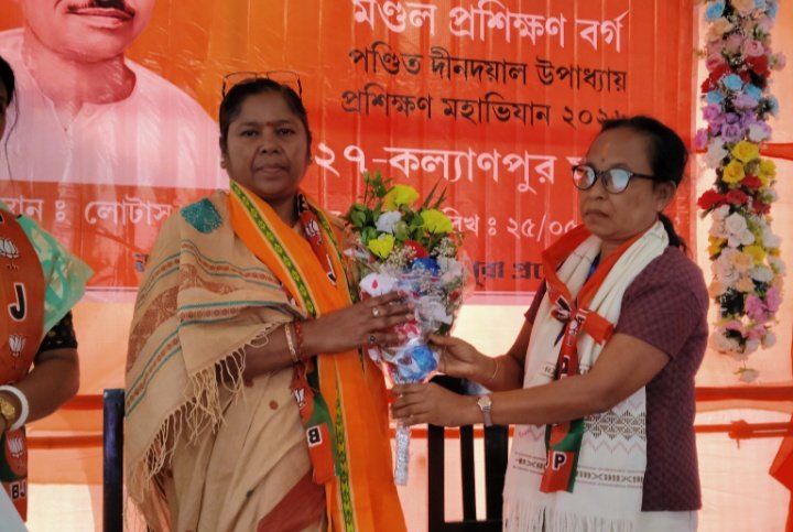 PratimaBhoumik's tweet photo. আজ কল্যাণপুরে মন্ডলের কার্যকর্তাদের নিয়ে আয়োজিত প্রশিক্ষণ শিবিরের উদ্বোধনী অনুষ্ঠানে উপস্থিত থাকি।

সংগঠনের আদর্শ, শৃঙ্খলা ও জনসেবার মানসিকতাকে আরও সুদৃঢ় করতে এই ধরনের প্রশিক্ষণ কর্মসূচি অত্যন্ত গুরুত্বপূর্ণ ভূমিকা পালন করবে। https://t.co/X6KnICl07Z