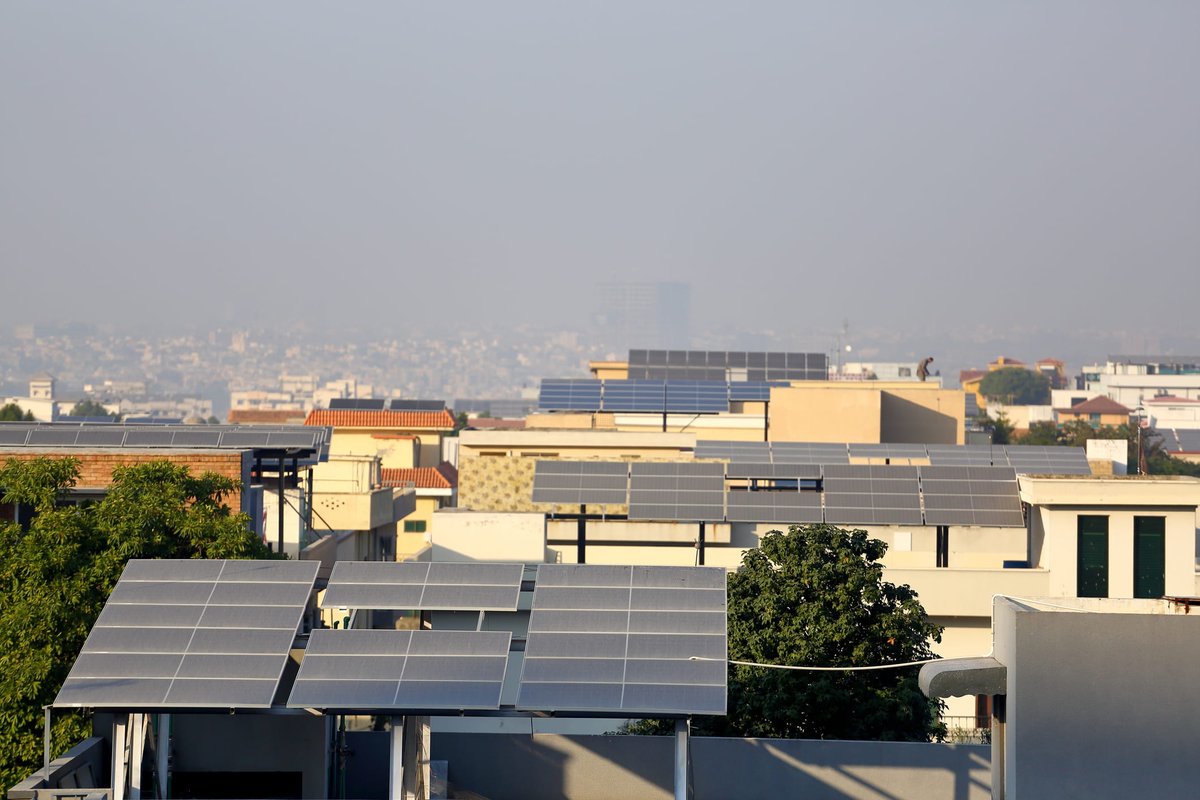 The_IGC's tweet photo. As #electricity prices rise in Pakistan, Punjab is testing a new approach: free solar panels for nearly 100,000 low-income households.

New IGC-supported research evaluates the programme’s impact on electricity use, &amp; public finances.

https://t.co/ROshL9rXe2

#EnergyAccess https://t.co/p7yjWuZLF4