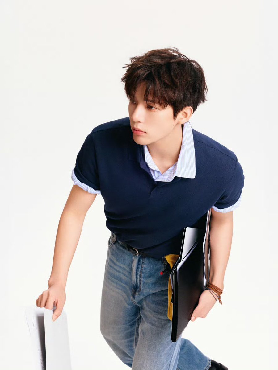 waybussth's tweet photo. ❥ .。. ⌞ꜱᴛᴜᴅɪᴏ ᴜᴘᴅᴀᴛᴇ⌝ .。. ★
Light and shadow set the stage for summer’s debut;
Among all the frozen motions, this one grows against the wind.
Step into Wukang Road with #Wanganyu
⎆ https://t.co/zgQQGaFxzM
#SEMIR
#森马
#王安宇
#หวังอันอวี่ https://t.co/X0I8jQqLFe