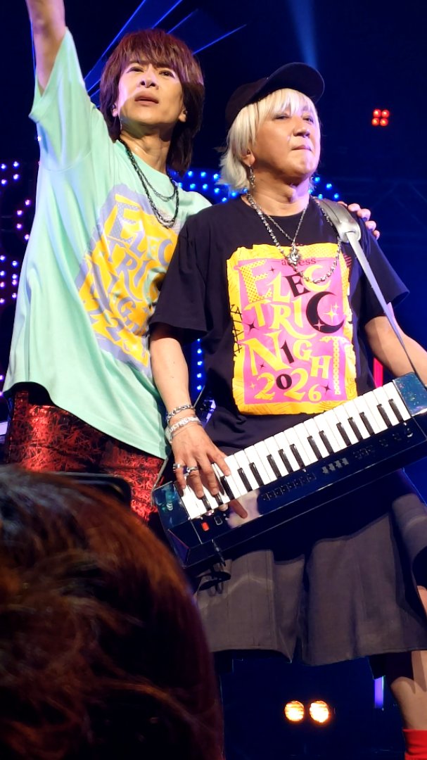 axscbt's tweet photo. エレナイ大阪まとめ①ツーショ
#エレナイネタバレ26 https://t.co/WlcrawoXc7