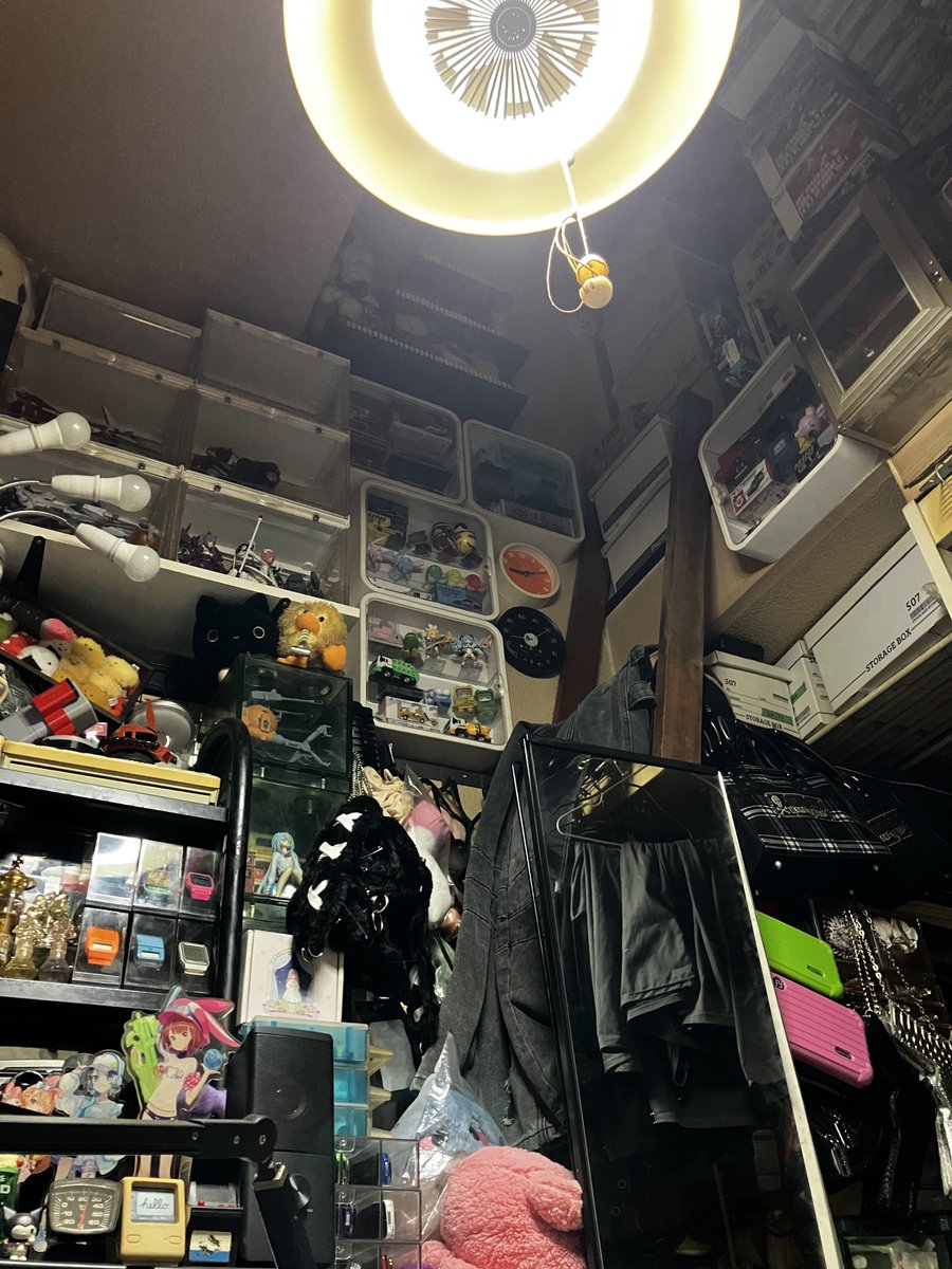 ankoshake's tweet photo. 部屋の物減らしたい https://t.co/s7iDmG28Wy