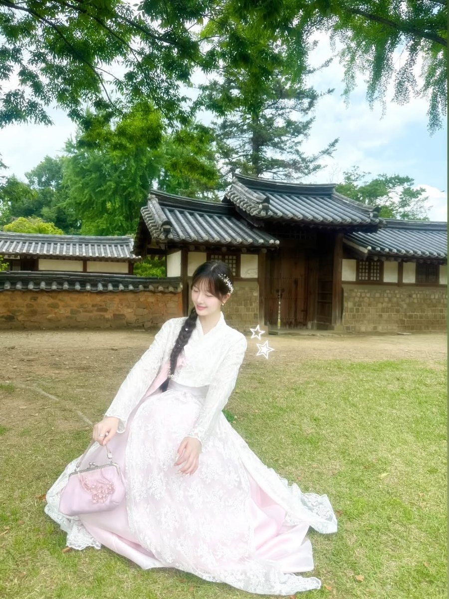 0cloudmi's tweet photo. 한복 효빈이 이쁜거 모르는사람 없게 해주세요 https://t.co/HFImixnHjY