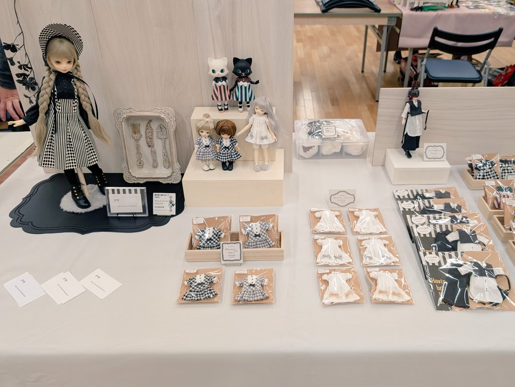 _FxP_'s tweet photo. 改めまして、ドールショウありがとうございました！✨️ お買い物に写真撮影、たくさんお話していただきありがとうございます〜☺ ブースに来てくださった皆様に感謝申し上げます！お買い上げいただきましたお洋服に不備などございましたらご連絡くださいませ。 https://t.co/Dw2gj9mscS
