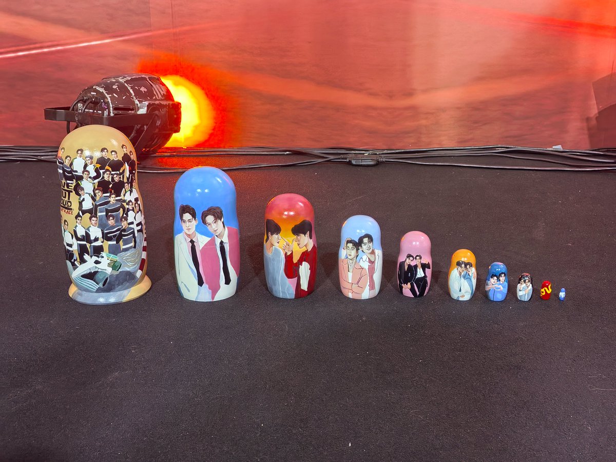 minnie255665712's tweet photo. You delighted us with three days of shows, and we are happy to give you one of the symbols of Russia, so that it brings you joy. This is a Matryoshka, and in Russia its meaning is "family." You are a family to each other, and you have also become family to us 🥹🥺
#LOLFanFest2026 https://t.co/8K0jmaiaQO