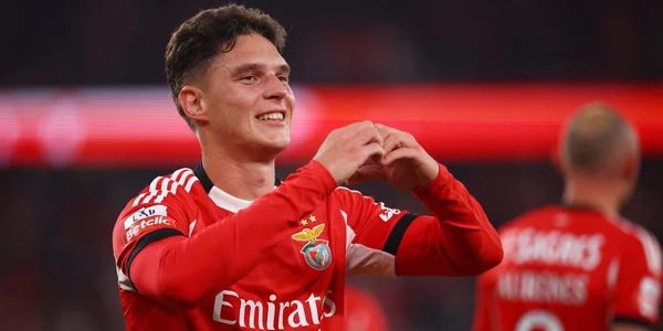 SpursDaily_'s tweet photo. 🚨BREAKING
#Tottenham are reportedly interested in #Benfica midfielder Heorhiy #Sudakov and could sign the #Ukrainian as early as the 15th of June. 

His agent was reportedly in London to meet with Roberto De #Zerbi yesterday and with #Spurs lacking a creative option, he could be the man for job. 

Any deal is expected to be around €20m. 

[@Sport_Witness | #THFC]