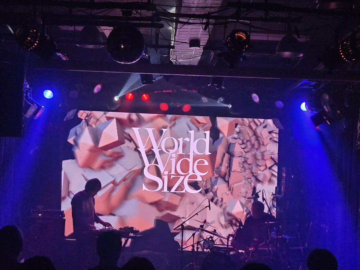 WildSideTokyo's tweet photo. 続いてはWorldWideSize(@size_wide)

モジュール、サンプラー×生ドラムのスリリングなインストゥルメンタル！
電子音とビートが徐々に噛み合い、別れそしてまた一体になっていく様は演る側も聴く側もアドレナリン大放出！WildSideのLEDビジョンにも多種多様な映像が！
次回6/27(土)乃木坂club cactus！ https://t.co/1Nn8JG2SNG