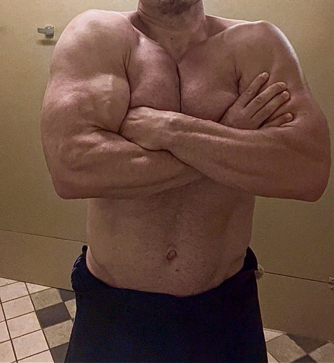 TheBigDaddyBuff's tweet photo. Power Pose 💪 https://t.co/h7rjxi4ZDj