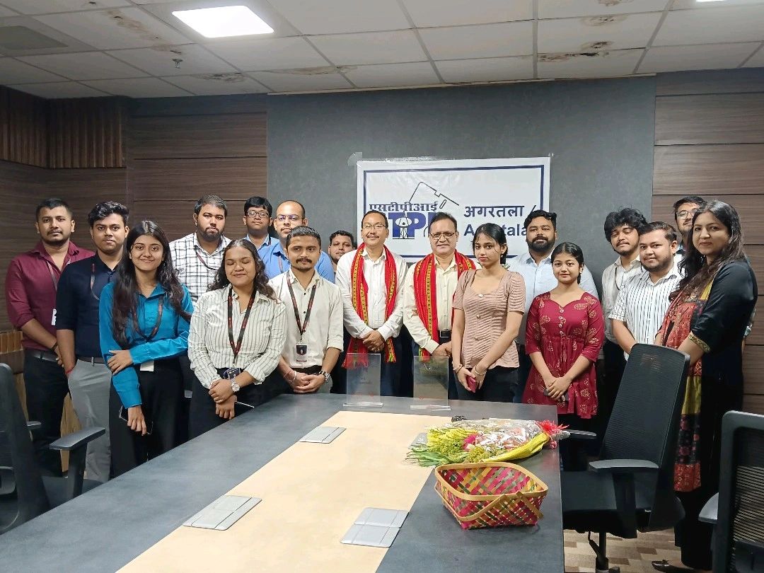 stpiagartala's tweet photo. Jurisdictional Director, STPI Guwahati Directorate had interacted with M/s Ilogitron Technologies Pvt Ltd, OctaNE CoE startup of STPI Agartala during his recent visit to STPI Agartala. @SoumyaOtta @stpiindia @stpiguwahati https://t.co/Oa2YpR9Y7o