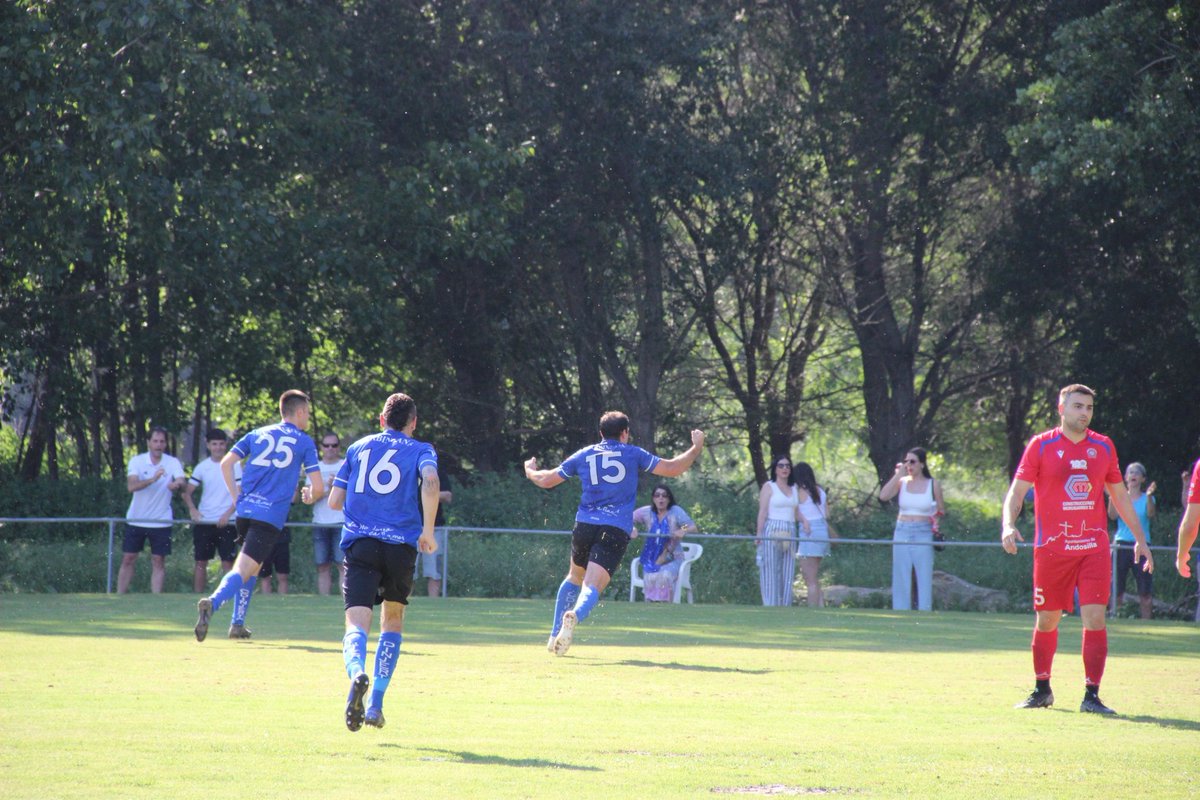 CDINJERTO's tweet photo. 🗞️📸 CRÓNICA Y FOTOS

Revive la victoria del pasado domingo en nuestra cuenta de Instagram:
 https://t.co/WWtlIjRMnY

¡Aúpa Injerto! 💙🖤

#InjertoRiverEga 5️⃣-0️⃣ https://t.co/ZYHAcrZTBX