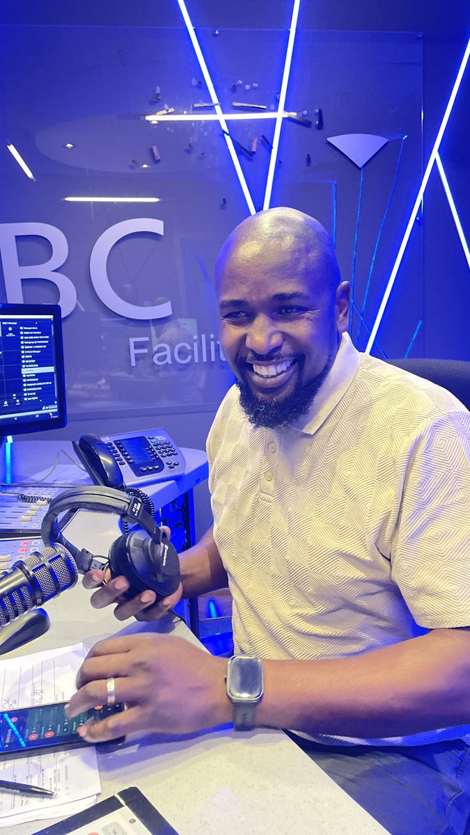 Munghana's tweet photo. [Emoyeni] #Dzumbanaminamlfm na @Ngobeniike. A hi tiphini swin’we hi vunanga bya Xitsonga #XigazaTuesday https://t.co/YwaaKPcreE