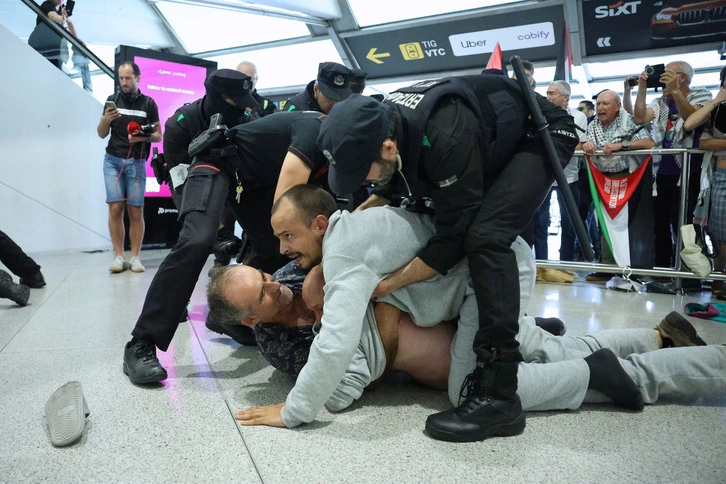 MediabaskInfo's tweet photo. Flottille pour #Gaza : une enquête ouverte après l'intervention de l’Ertzaintza https://t.co/WyrhDv8yW8 https://t.co/ZuHDaWqQr1