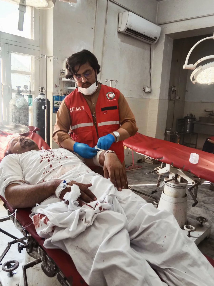 prcsma's tweet photo. In moments of emergency, humanity comes first.
@PRC_official ERT volunteer in Bajaur promptly responded to a road traffic accident, providing timely assistance to safeguard injured victims. 
@ICRC_Pakistan @IFRCAsiaPacific https://t.co/1acVCLFsjF