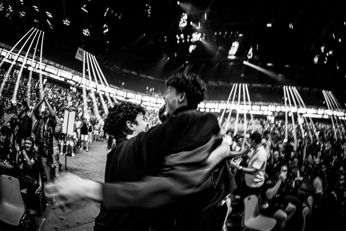 Lenmunier's tweet photo. The crowd’s reaction to UE6 🔥 https://t.co/8vwVlIKNQb