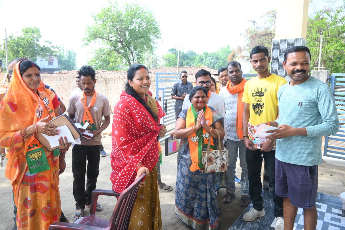 LaxmiRajwade21's tweet photo. आज शिवनंदनपुर नगर पंचायत के विभिन्न वार्डों में पहुंचकर भाजपा अध्यक्ष एवं पार्षद प्रत्याशियों के समर्थन में जनसंपर्क की तथा आमजन से भाजपा के पक्ष में मतदान कर प्रचंड विजय दिलाने की अपील की।

जनसंपर्क के दौरान जनता का उत्साह, स्नेह एवं समर्थन स्पष्ट रूप से यह संकेत दे रहा है कि शिवनंदनपुर नगर पंचायत में विकास, सुशासन और जनविश्वास के साथ भाजपा को व्यापक जनसमर्थन प्राप्त हो रहा है।

आइए, शिवनंदनपुर के उज्ज्वल भविष्य के लिए भाजपा के संकल्प को और मजबूत बनाएं।