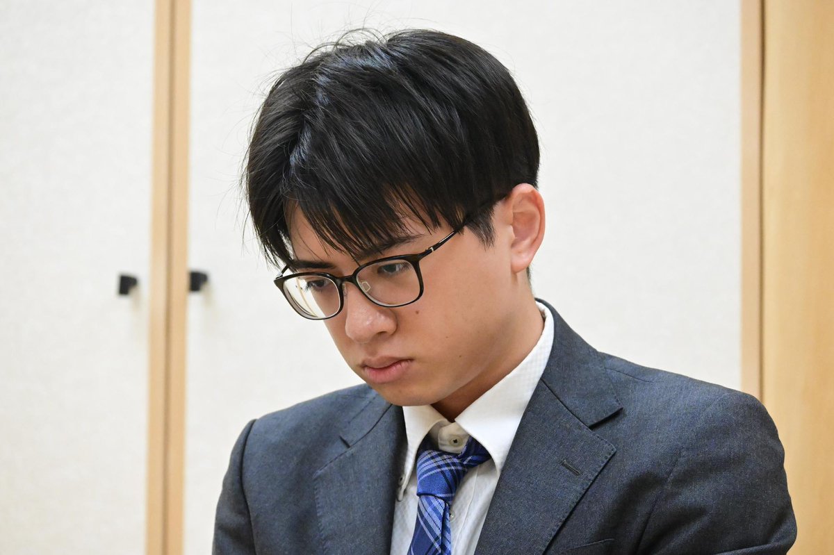 対抗形で白熱の終盤戦も冨田五段は時間切迫に泣く…隙を見逃さない岡部六段は分断の△４八歩から寄せ切り白星＜６組・岡部怜央六段－冨田誠也五段＞