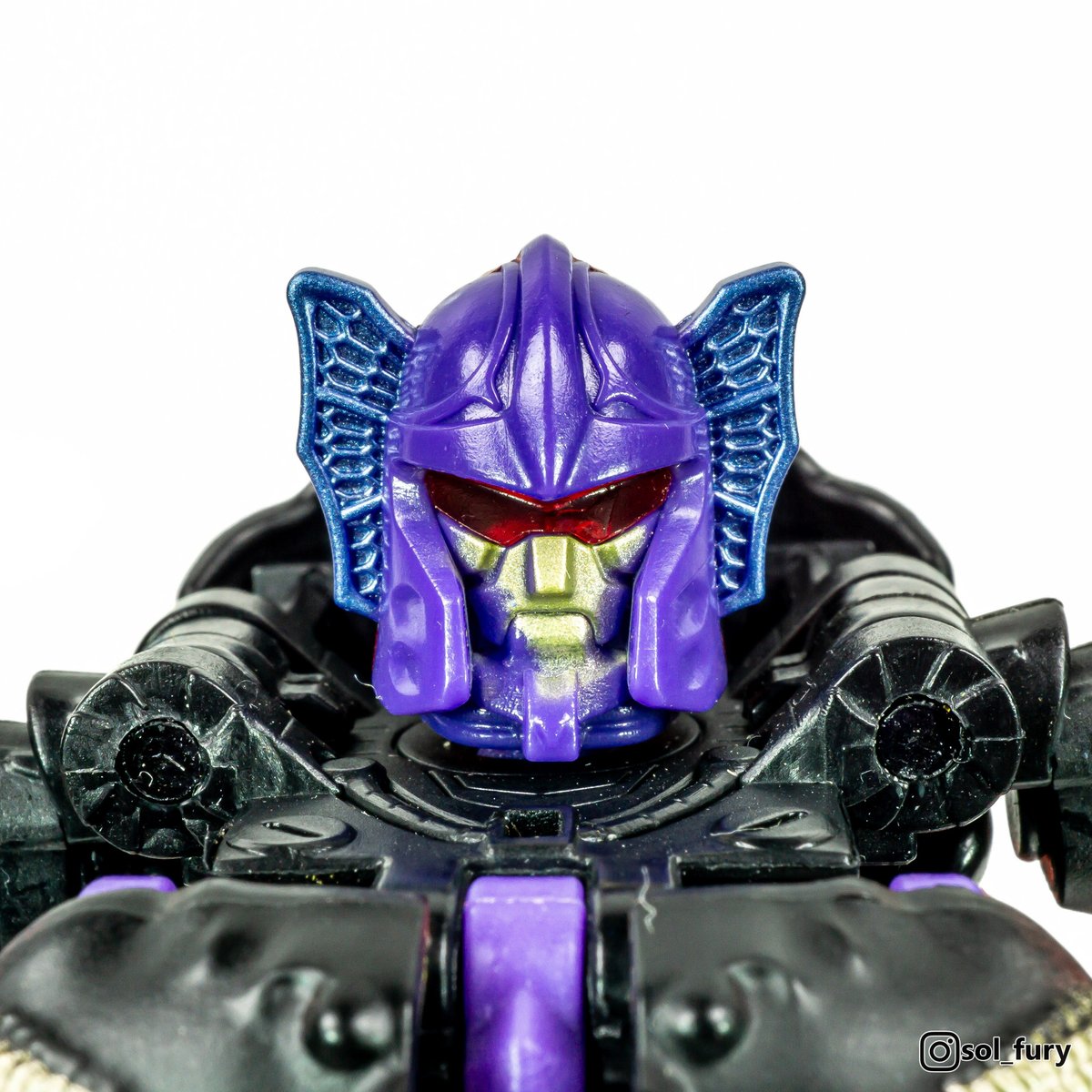 SolFury's tweet photo. "Sting when the enemy isn't looking."

Skywasp - Buzzworthy Bumblebee (Deluxe class, 2022)

#transformers
#beastwars https://t.co/dVrVklTjv1