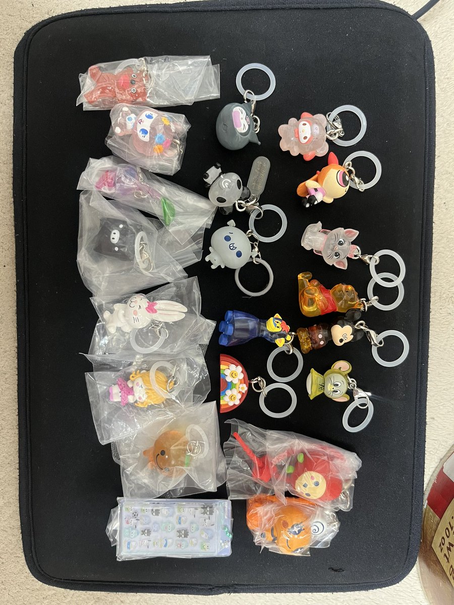 SVT__mg04's tweet photo. めじるしアクセサリー ガチャガチャ 交換 買取

譲→画像のもの　
マリーちゃん削れあり

求→その他めじるし　なんでも可

よっしー、ちいかわ優先で求めてます。
お気軽にお声掛けください！ https://t.co/ka04bEd2no