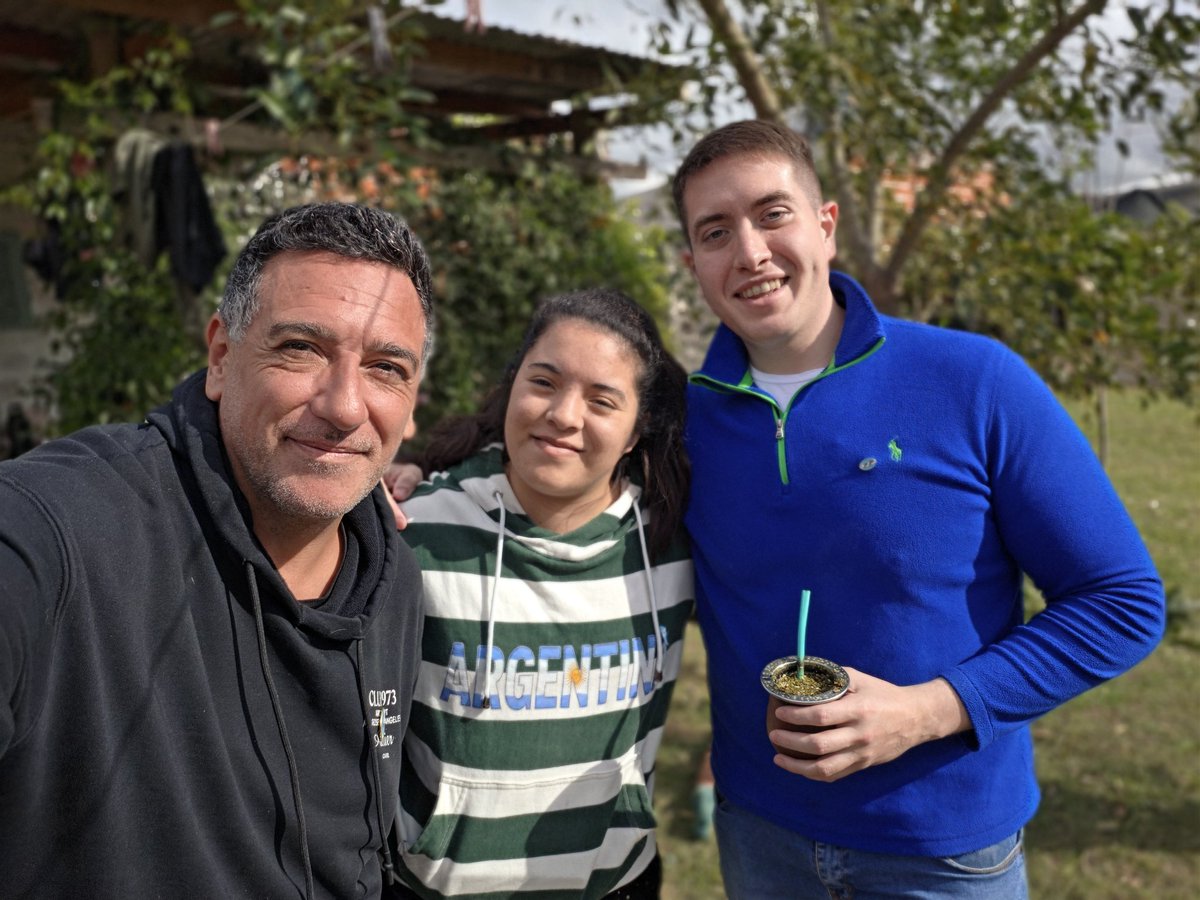 arielviano's tweet photo. Ayer celebramos el 25 de Mayo junto a los Vecinos Solidarios de San Pedro, con un rico locro en el espacio recreativo Vanesa.
💪🇦🇷♥️ https://t.co/OtjrtGKkDO