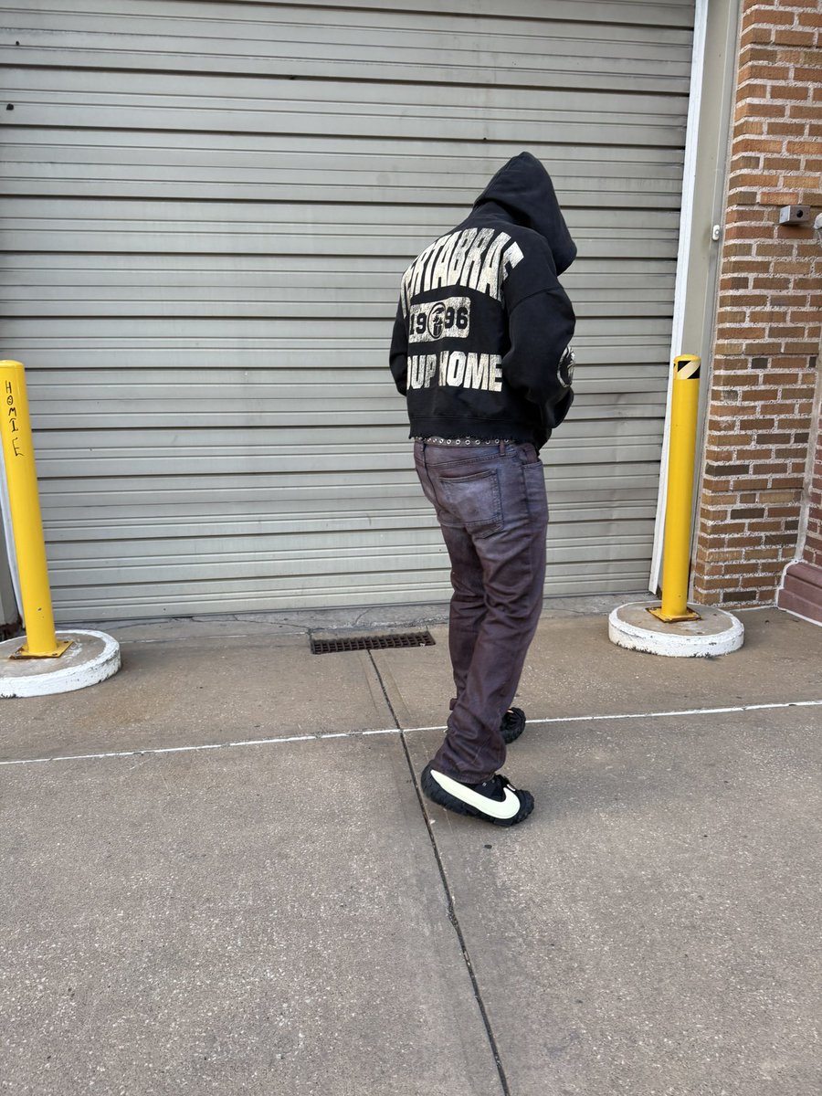 chillgod32's tweet photo. when i go to sleep, i don’t dream cause i be livin! https://t.co/ETikKEk2gd