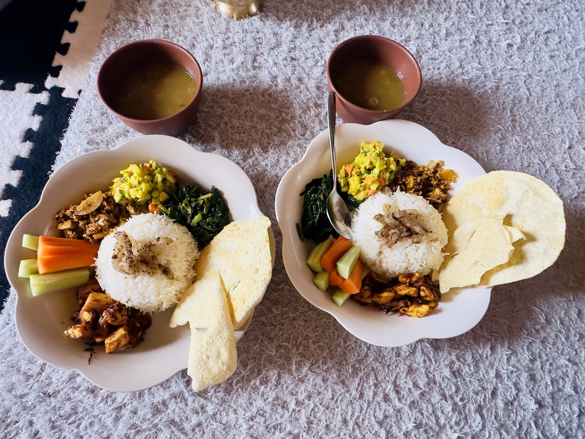 Makumee's tweet photo. ネパール料理🤤
ご馳走様😋 https://t.co/SSlZbly8Nf