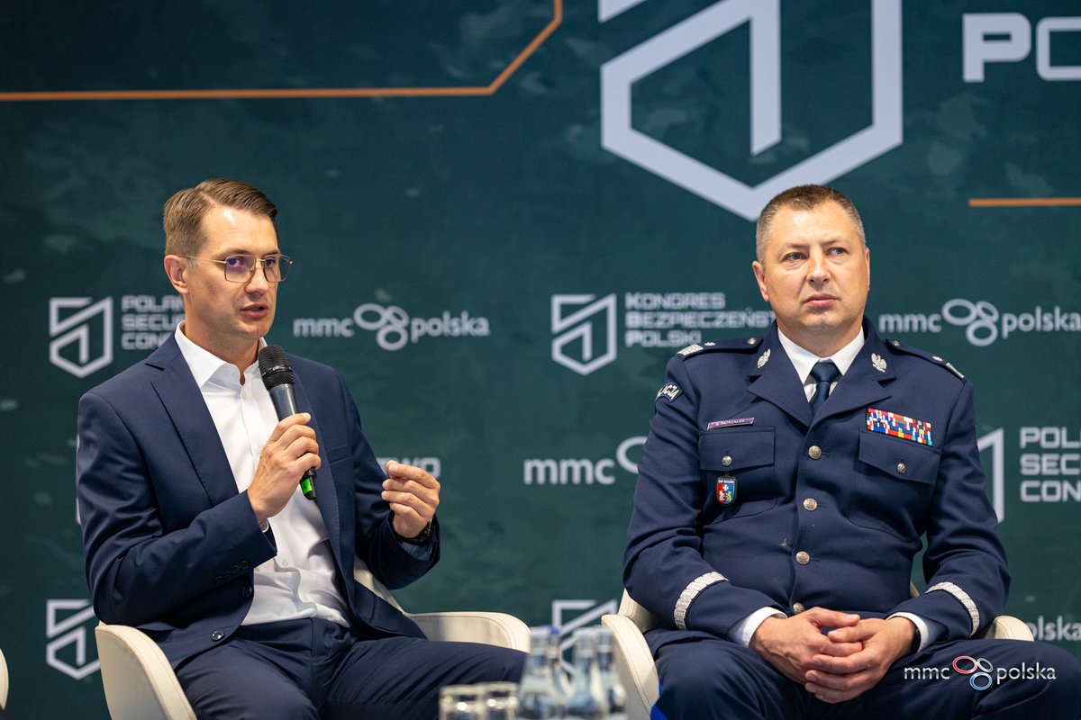 totalsecuritypl's tweet photo. 🛡️ Następnie odbył się panel dyskusyjny poświęcony koordynacji działań służb oraz efektywnemu zarządzaniu informacją w sytuacjach kryzysowych. https://t.co/k9tlBqoUXX