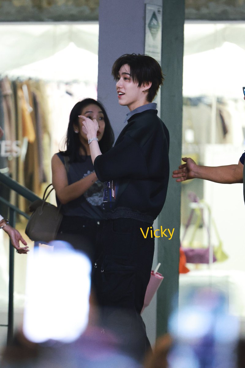 Vicky87923's tweet photo. ‘PP KRIT - เก่งไม่พอ GOOD (not) ENOUGH’ ร้องครั้งแรกที่  #Flex1045xPPKRIT_เก่งไม่พอ
#เก่งไม่พอGOODnotENOUGH_MV #เก่งไม่พอGOODnotENOUGH
#PPKritt https://t.co/3t9LUiJ7ON