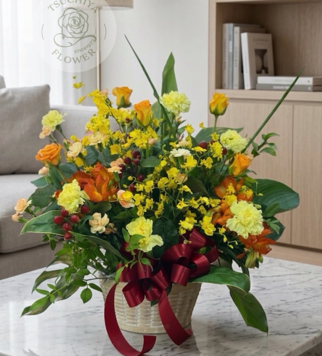 tutiyaflower's tweet photo. 豪華なプレゼントフラワー🎁

＃カーネーション　＃アルストロメリア　＃薔薇　＃ヒペリカム　＃フラワーギフト　＃フラワーアレンジメント　＃つちやフラワー　＃島田市　＃花屋 https://t.co/3Njd9tXaD0