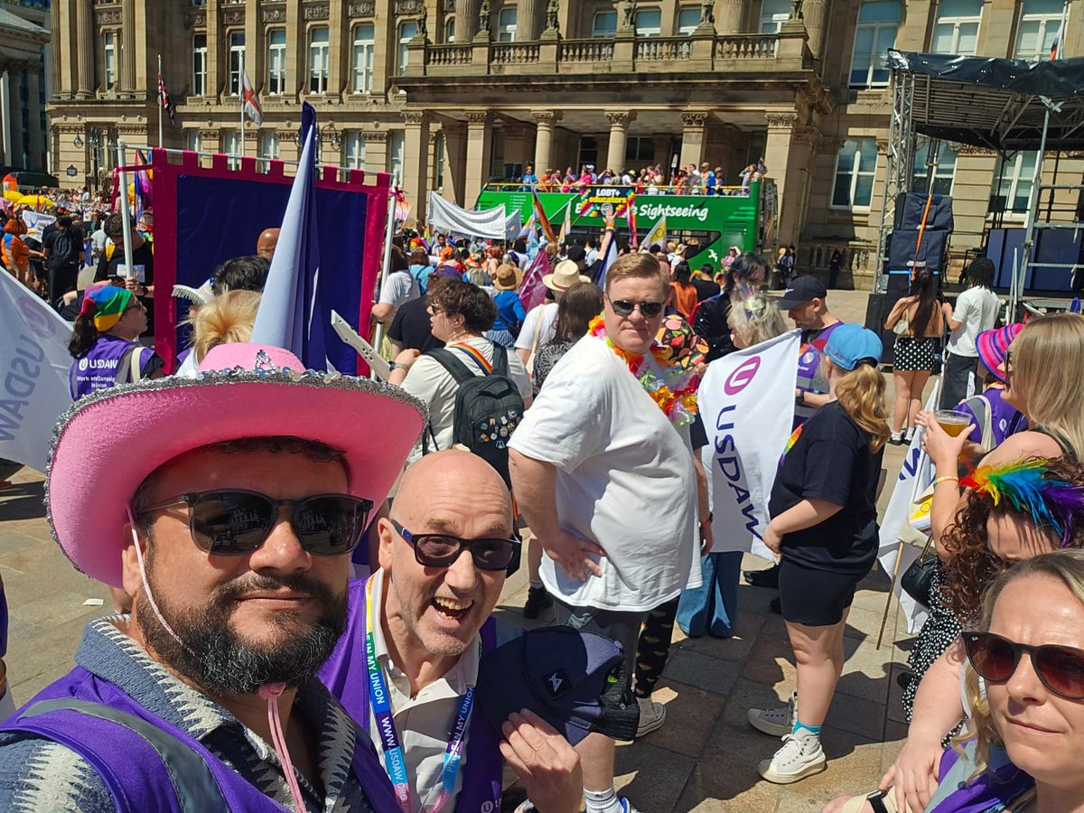 UsdawUnion's tweet photo. Thank you to our members and reps who attended Birmingham Pride at the weekend! 🎉

This summer, we'll be attending pride events throughout the UK, celebrating, supporting and standing in solidarity with LGBT+ members 🏳️‍🌈🏳️‍⚧️

Want to respresent Usdaw at your local pride event? Get in touch with your local branch for details! (website link in bio) 🔗