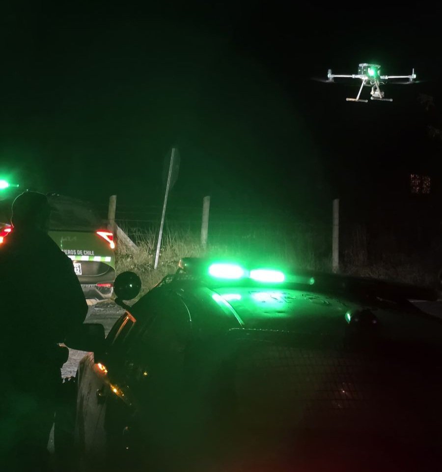 CarabLosRios's tweet photo. ⚠️Para prevenir abigeatos y otros delitos, Carabineros de la Patrulla de Intervención Rural Forestal #ValdiviaCl, apoyados por equipo Dron, desplegaron servicios focalizados 🚓en #Alepúe #ChanChan #Iñipulli #Ciruelos, #Dollinco y #Asque, de la comuna de #Mariquina.
#LaPrevenciónEsNuestraEsencia