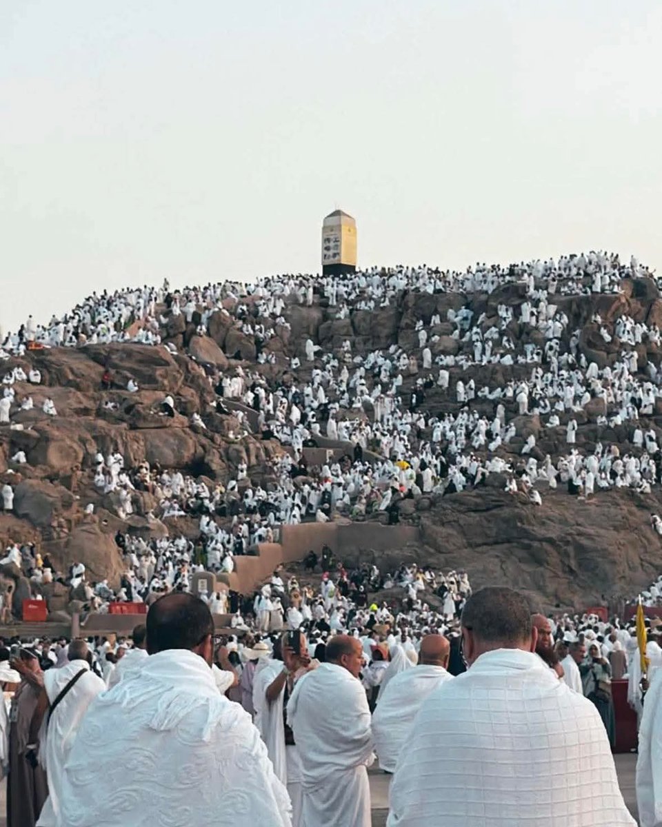 frds_1's tweet photo. "There is no day on which Allah frees more people from the Fire than the Day of Arafah."

 (Sahih Muslim)

#HaramainInfo #dhulhijjah #1447H #Hajj https://t.co/SigKqEHtLm