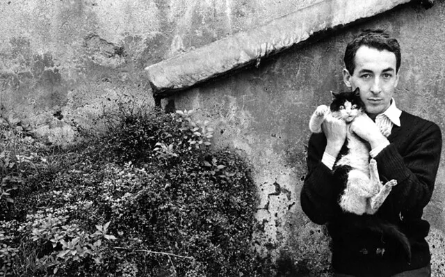 augustoserna's tweet photo. Enrico Colombotto Rosso (pintor) con un gato; Roma, 1957. 📸Bob Willoughby https://t.co/mp8OAHN3cW