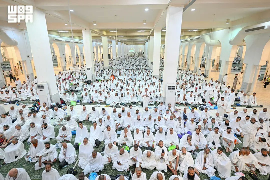 theholymosques's tweet photo. Pictures: Hajj Khutbah delivered by Sheikh Ali Al Hudaify at Masjid Namira, Arafat. 

#Hajj1447 https://t.co/ubZFOb3hIT