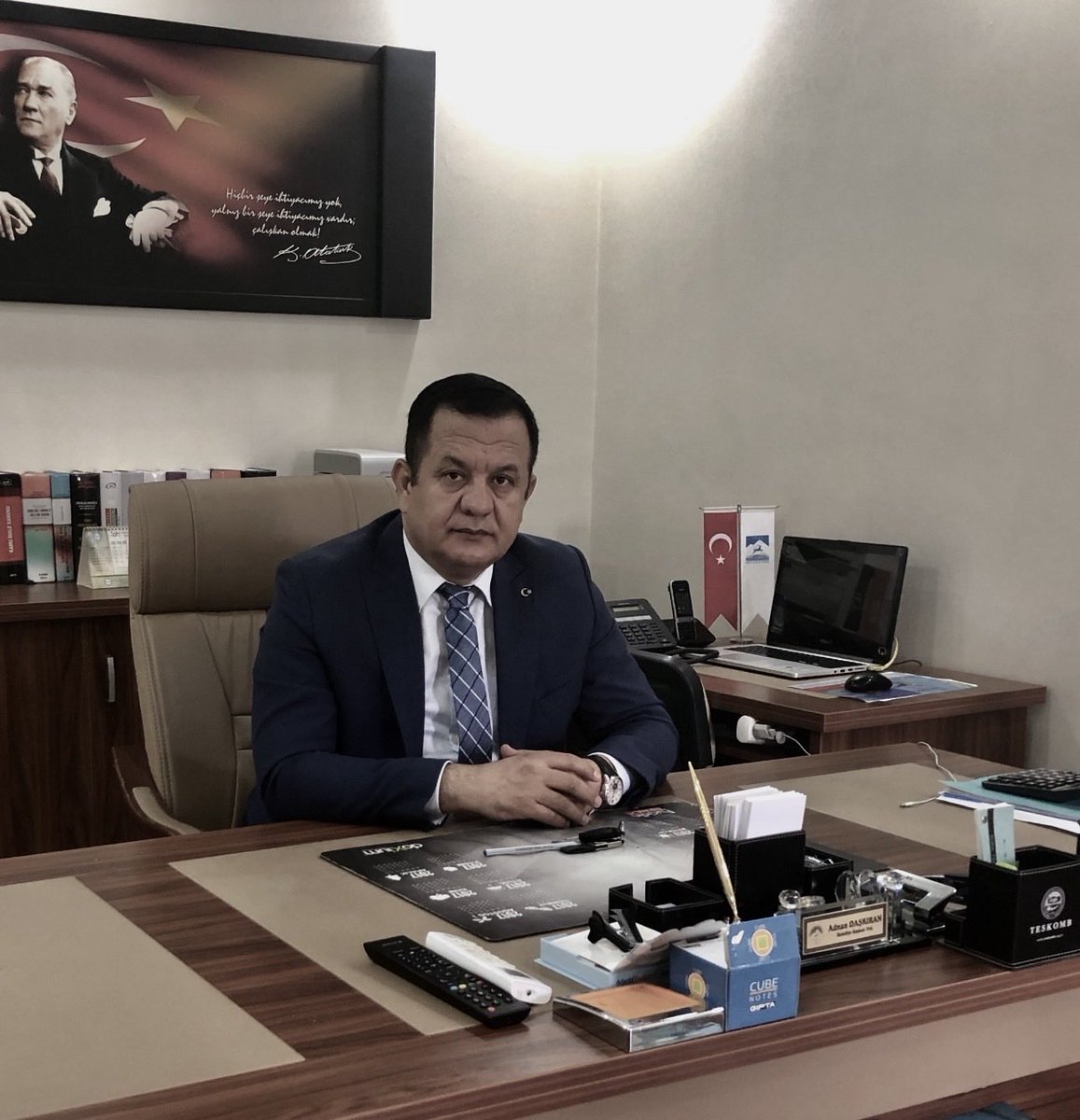 adnandaskiran's tweet photo. Kurban Bayramınız huzur ve mutlulukla dolsun. Sevdiklerinizle birlikte nice güzel bayramlara ulaşmanız dileğiyle. #kurbanbayramı https://t.co/QHDIuJvbE6