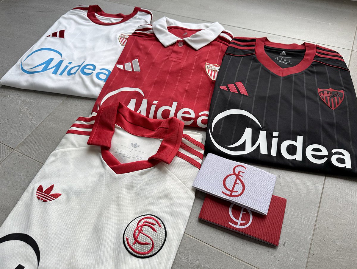 BenditosColores's tweet photo. La campaña 2025-2026 ha sido, además de sufrida, la del debut de Adidas en su segunda etapa sevillista. 
Y a final de curso, como siempre, toca repaso de todo lo referente a nuestras equipaciones🧵👇.
¿Será verdad que las mejores camisetas llegan en malas temporadas? https://t.co/BeskLxjjRK