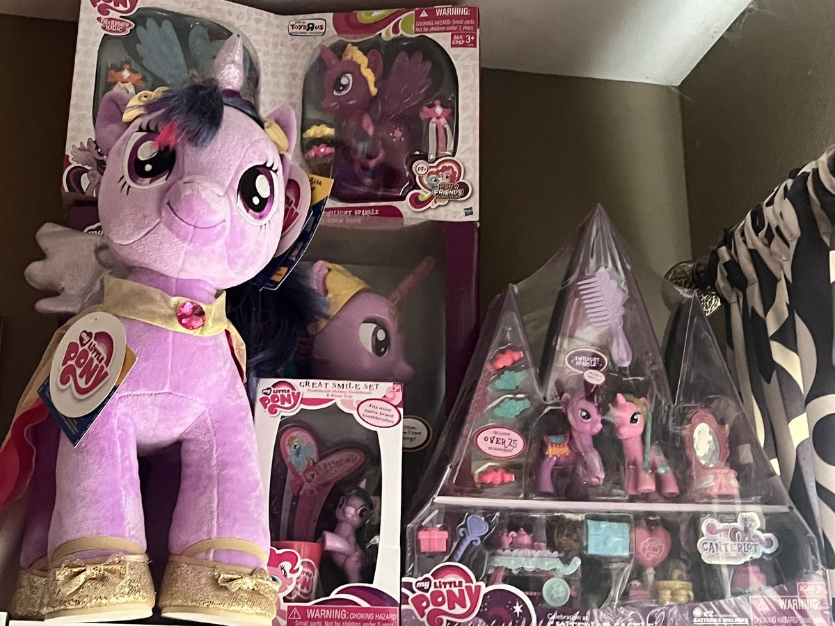 StrawbsPonies's tweet photo. I love my Twilight Sparkle shelf soooo much❤️ #mylittlepony https://t.co/3qIiNTzfea