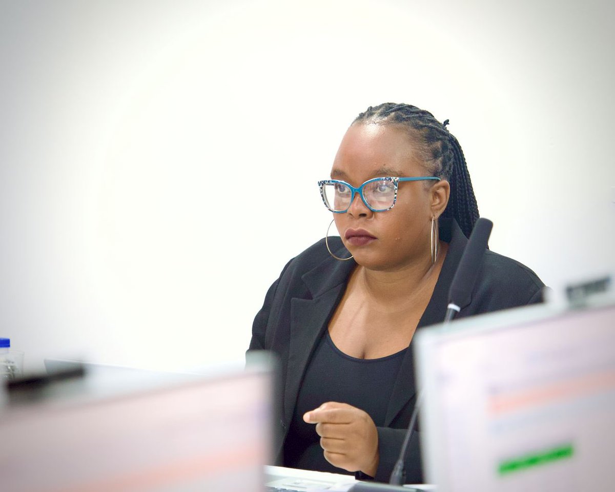 BRHHaiti_'s tweet photo. Du 20 au 22 mai 2026, la @BRHHaiti_ a organisé, dans ses locaux à Delmas 60, des séances de formation sur l’utilisation du dépositaire central de titres (DCT) à l’intention de l’ONA, Le Garant S.A. et Natcash. 

Ces trois institutions financières non bancaires, en capacité d’agir comme teneurs de compte propre, ont manifesté leur intention d’investir dans les bons BRH et les Bons du Trésor.

Cette formation, destinée à l’ensemble des acteurs du système financier, a également été dispensée au cours des derniers mois aux cadres des institutions régulées par la BRH et à d’autres parties prenantes du projet de développement du marché financier.

Au cours de ces trois journées, les participants ont été formés sur plusieurs modules portant notamment sur la gestion des accès et des utilisateurs, les instruments financiers, les opérations sur titres, les opérations sur les marchés primaire et gré à gré, ainsi que les mécanismes de facturation, de taxation et de notification du système DCT.
