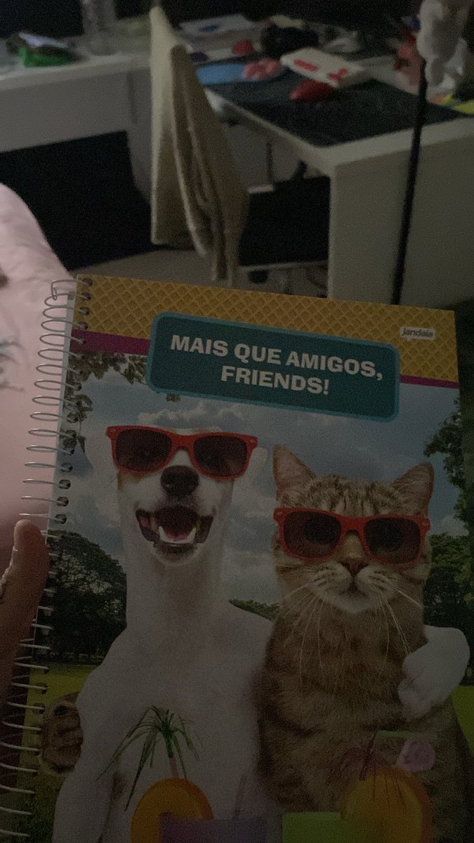 tsulxd's tweet photo. precisava de um caderno novo e fui na papelaria de um senhorzinho https://t.co/hMwECCDqqb