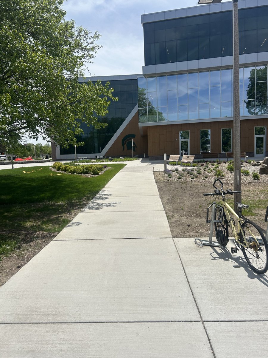TheMainAvent9's tweet photo. @coachfitz51 @KevinGuskiewicz you think my apartment trying to charge me for 1 month of parking at an insane rate is fucking stopping me from PRing today? no. We are abusing our perfect bodies in #thestu today. #gogreen #spartanswill https://t.co/XCGB2CAIEu