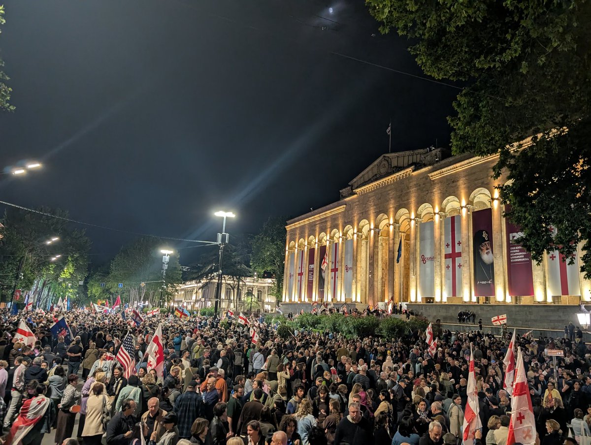 rusudanjakeli's tweet photo. The Parliament. Rustaveli Avenue. Day 545 of nonstop protests. Happy Independence Day, Georgia! https://t.co/1GwUFojtNa