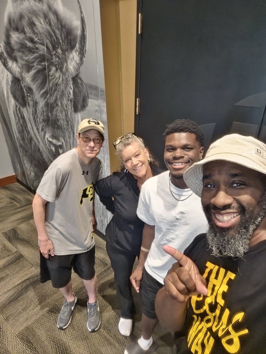 lokeyhowell's tweet photo. @DeionSandersJr what up Bucky holla at me I'm in town 814 424 0992 I just need about 15 mins. I have 3 top recruits #MyBoys I drove 14 hrs https://t.co/aLzdQJjvWd