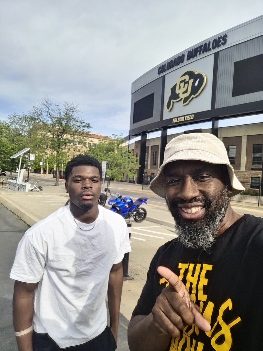 lokeyhowell's tweet photo. @DeionSandersJr what up Bucky holla at me I'm in town 814 424 0992 I just need about 15 mins. I have 3 top recruits #MyBoys I drove 14 hrs https://t.co/aLzdQJjvWd