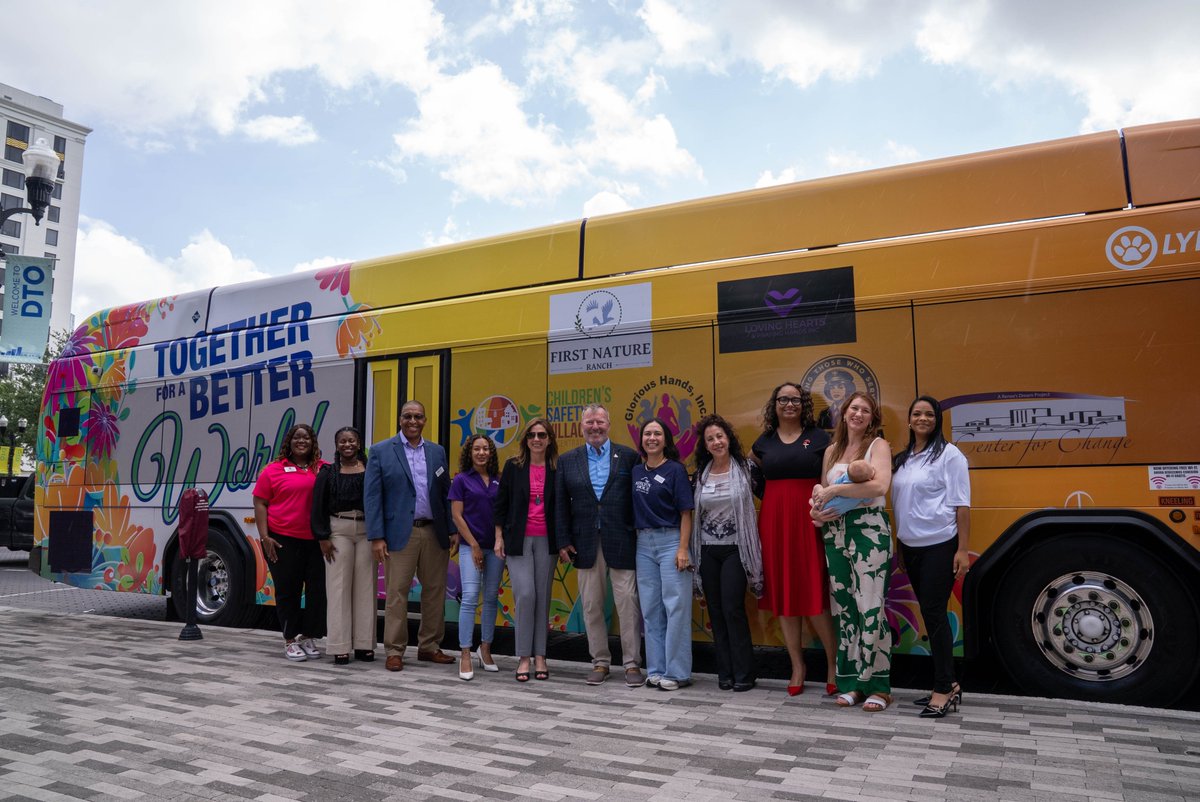 orlandomayor's tweet photo. Today we unveiled @lynxbusorlando's new public service bus design. This bus, which you'll see over the next year throughout Central Florida, helps celebrate and raise awareness of the important work of some of our community's non-profit organizations. https://t.co/qCclQt7TFm