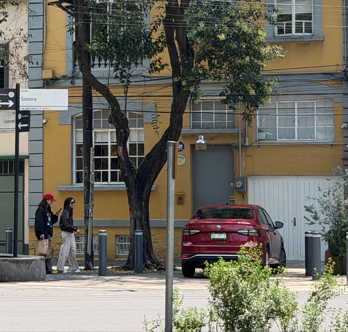 multacdmx's tweet photo. Buenos dias @UCS_GCDMX @ecoParq por favor su apoyo con un inmovilizador para el vehiculo estacionado sobre la banqueta en Cozumel 90 esq Sonora CP 06700 https://t.co/6Dy4ay1SPp