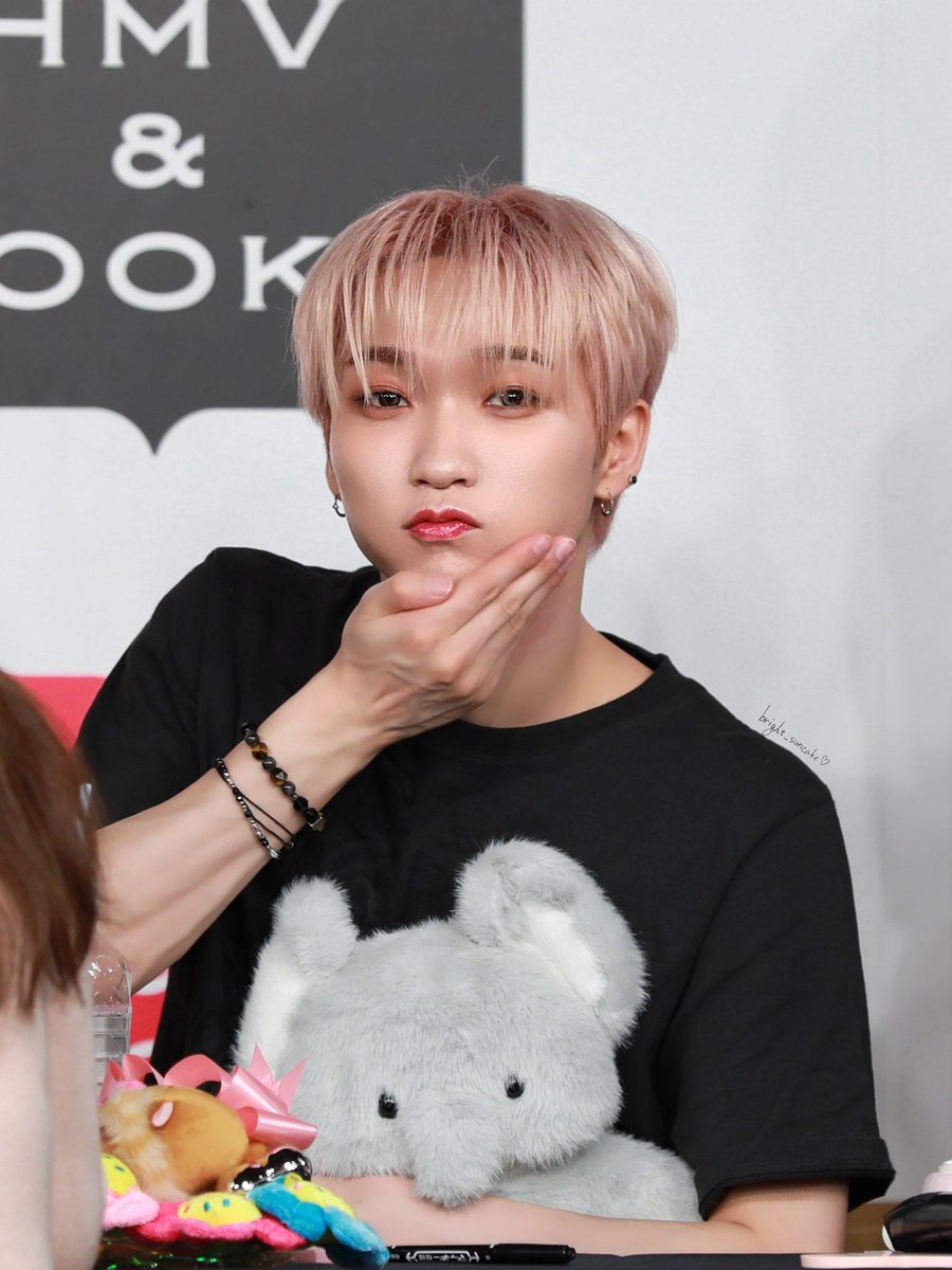 bright_suncake's tweet photo. 260525 HMV 도쿄 팬싸

아꾸빵🐥😍

#다크비 #유쿠 #DKB #Yuku #天沼優空 https://t.co/e4MV8uVC0U
