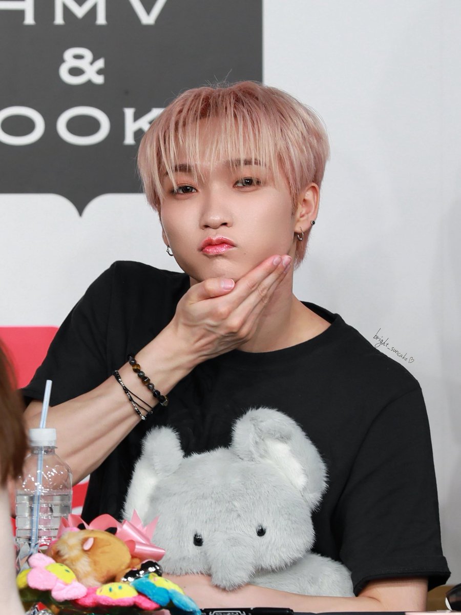 bright_suncake's tweet photo. 260525 HMV 도쿄 팬싸

아꾸빵🐥😍

#다크비 #유쿠 #DKB #Yuku #天沼優空 https://t.co/e4MV8uVC0U