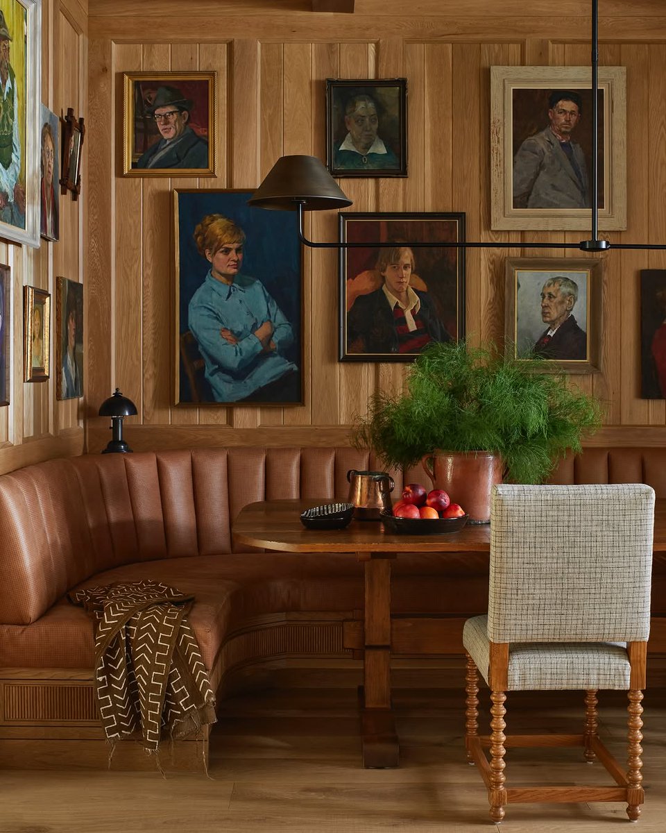 ruemagazine's tweet photo. This house is perhaps the most elegant space ever imagined with the spirit of a camp dining hall in mind. The nearly 16,000-square-foot lakeside retreat was conceived as a place of convergence—a central hub where generations of family and friends cou... https://t.co/3nIb5cgpbs