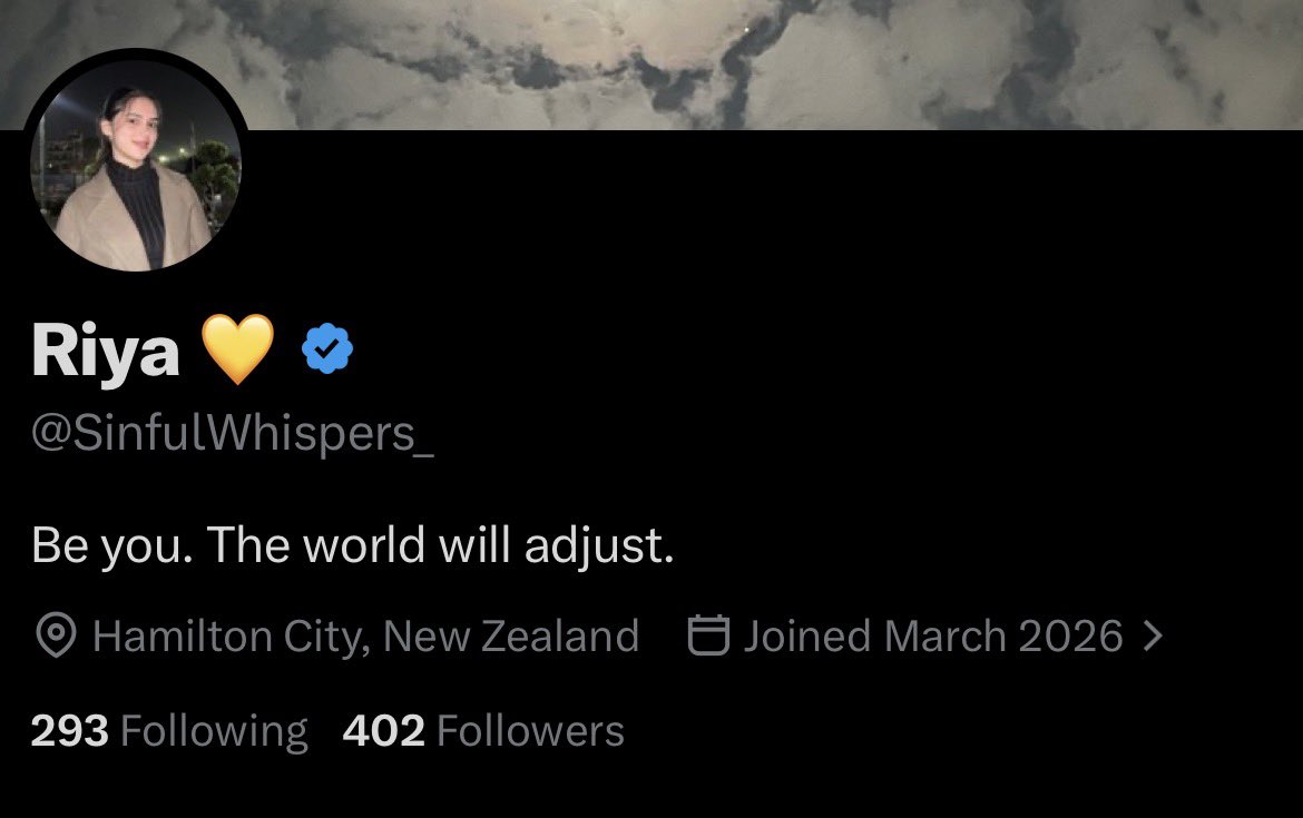 Riya 💛 tweet media