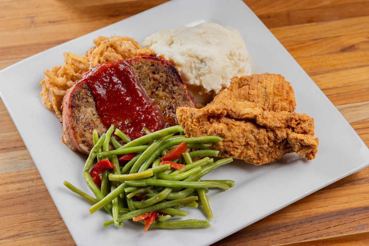 BtbEdmond's tweet photo. Dinner plans are calling. 📣

Which Big Plate has your name on it?

🐔 Brewery Chicken Fried Steak
🍗 Brewery Chicken Fried Chicken
🥩 Big Mike’s Meatloaf
🦐 Chicken Tenders

Vote in the comments with your pick.

#Tuesday https://t.co/ztKVaTuruL