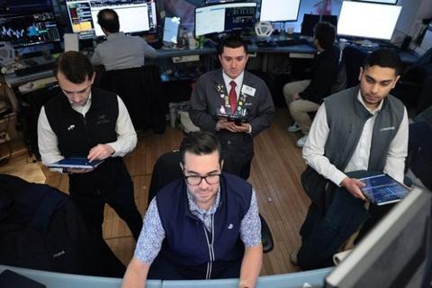 TadSinger's tweet photo. Stocks are partying like it’s 1999, but Americans haven’t been this gloomy in 70 years. https://t.co/7LDLHCfs6P https://t.co/WyHzVchKMH